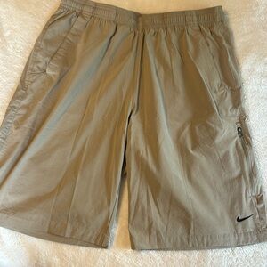 Men’s Nike shorts size L.     (N1)